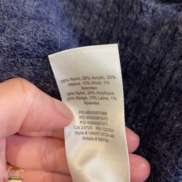 Aritzia Wilfred sweater - Picture 5 of 5